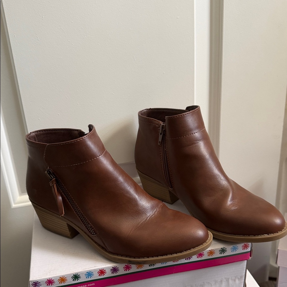 Arizona Jean Company Chestnut Ankle Booties